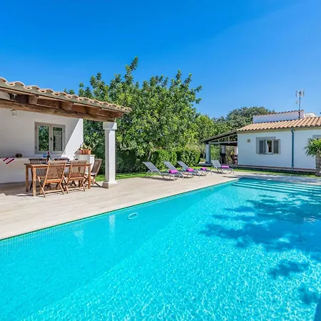 Villa Cama Rotja *